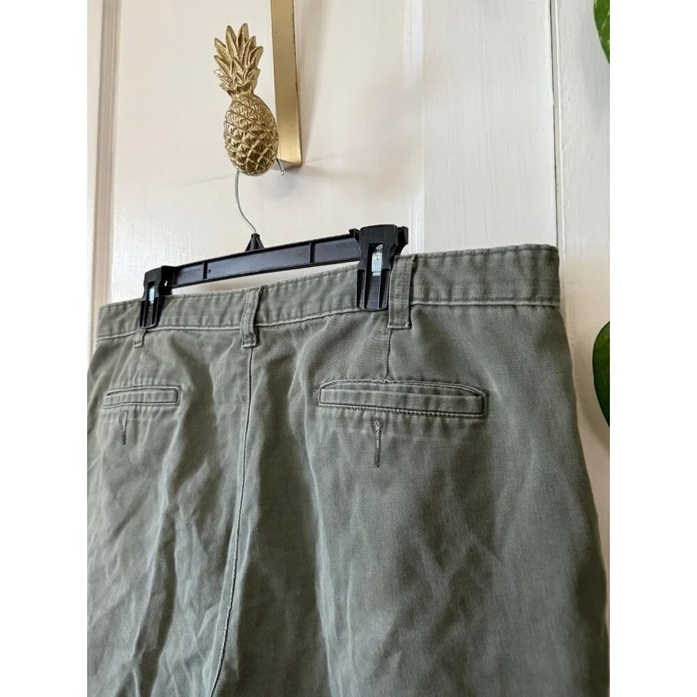Men’s size 42 muted green shorts